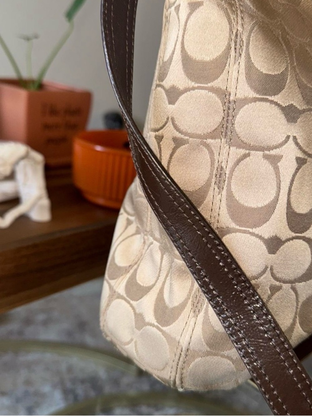 Coach Ashley Signature Hippie convertible shoulder bag in khaki and mahogany. - Picture 4 of 6